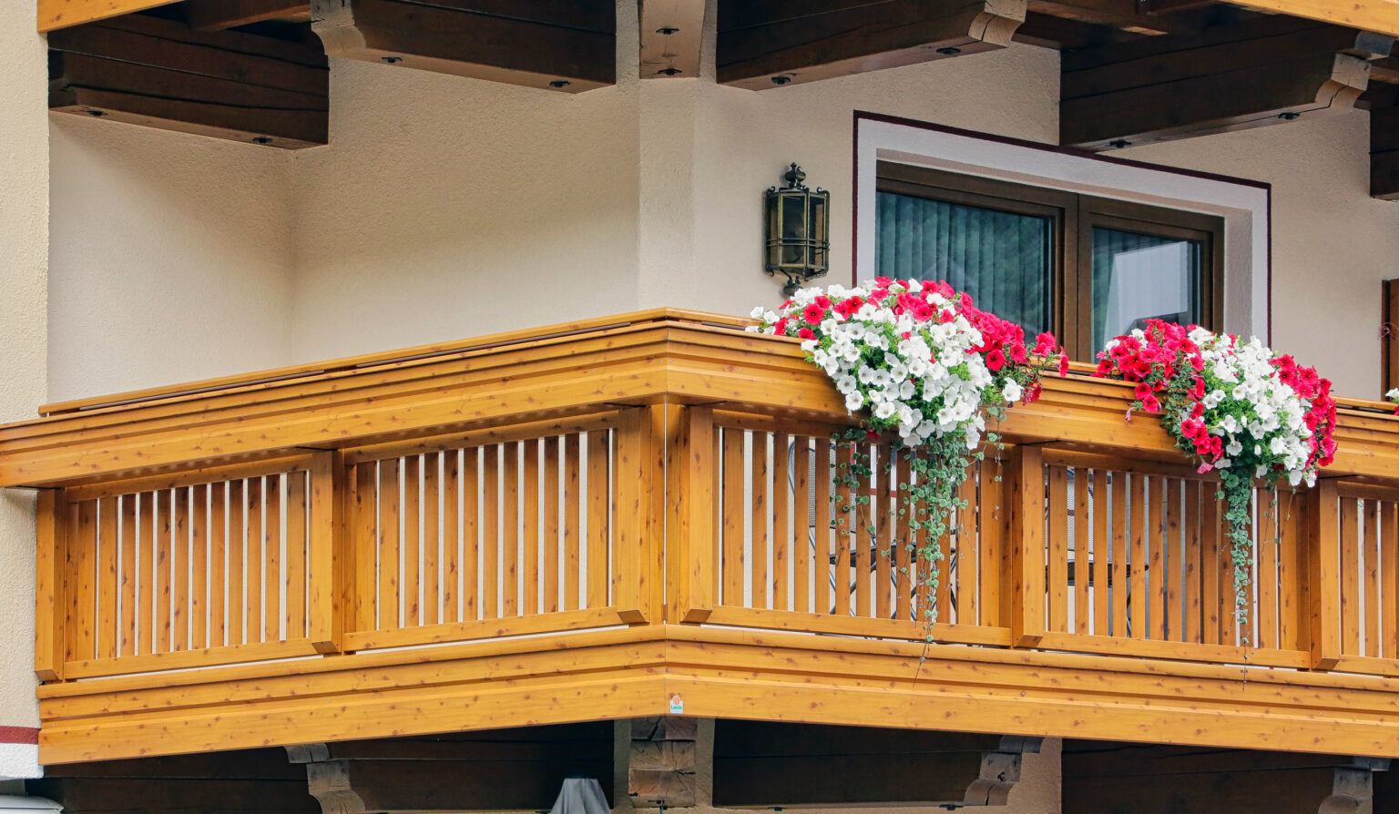 Pulverbeschichtete Holzoptik mit Alu Design Sölden Balkongeländer