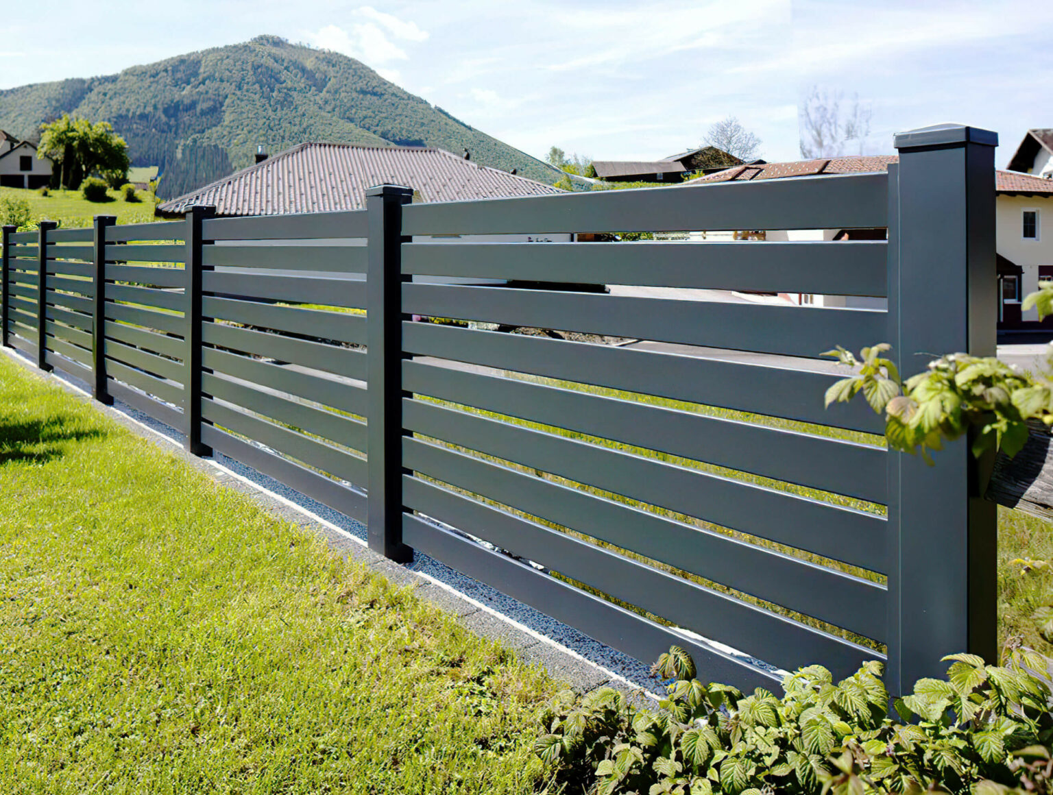 Traumhafter Blick in die Berge mit Aluzaun Castillo